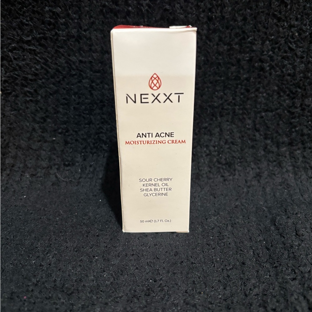 Nexxt Anti Acne Moisturizing Cream - White with Red Accents